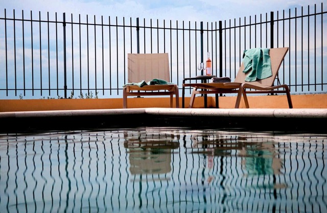 Exceptional country house in pure nature, air conditioning, heated pool