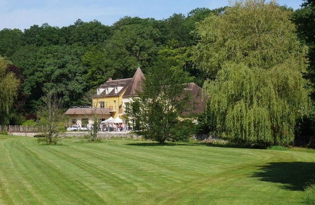 Exceptional property with elegant, generous spaces on the edge of the Perche region.
