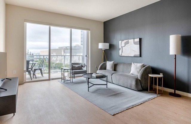 Exceptional Oakland 1BR w/Gym & Courtyard, nr Shopping, by Blueground