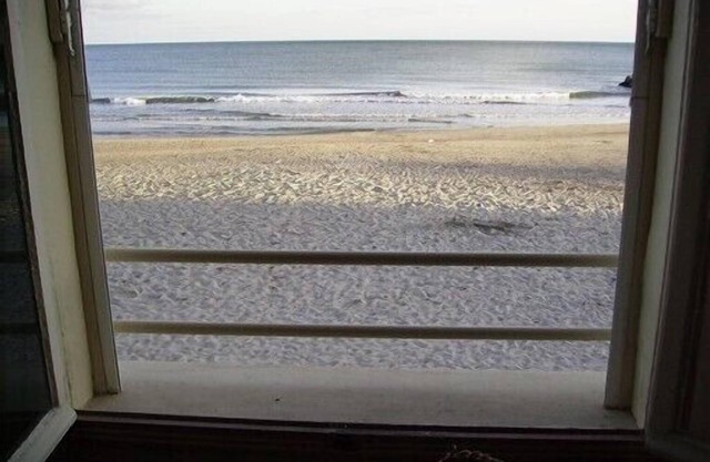 Exceptional setting across from the sea with private access to the beach