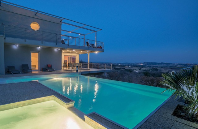 Exceptional Villa in Provence - Paradise above the canopy!