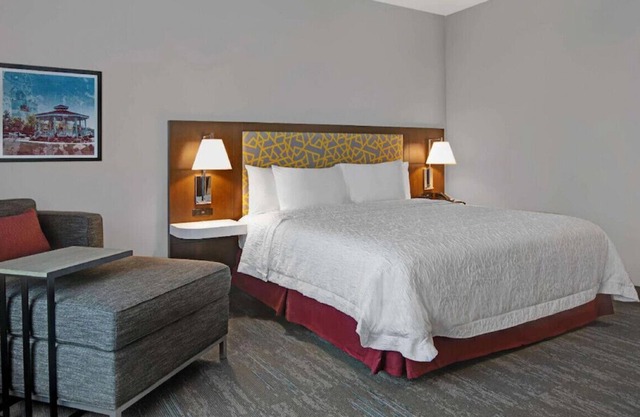 Exceptionally Comfortable Rm w/ Great Amenities!