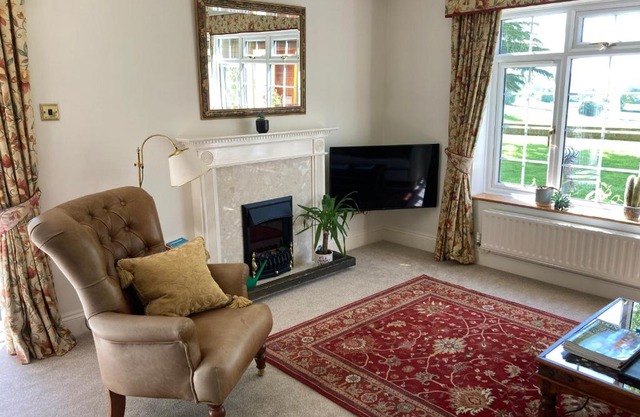 Exclusive 2 Bedroom Apartment with Summer House and Hot Tub