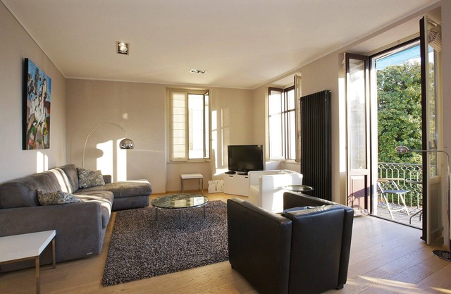Exclusive 3-room apartment (about 140 m²) with a fantastic view of the lake
