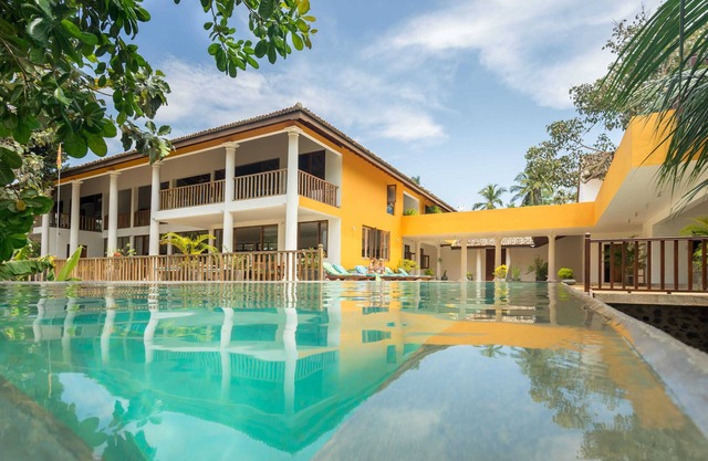 Exclusive 5 Bed Villa. Fully Staffed With 17m Infinity Swimming Pool