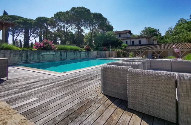 Exclusive Château with overflowing saltwater swimming pool and jacuzzi