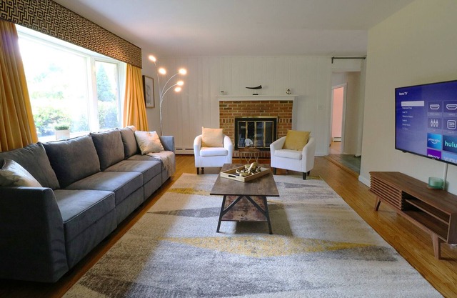Exclusive Classic Home | Giant Yard | Game Room