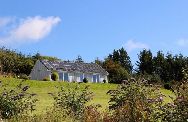 Exclusive hillside retreat with stunning view and hot tub, ideal for Loch Ness