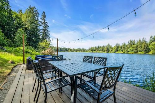 Exclusive Lakefront For 10 with Sauna Kayaks Peace