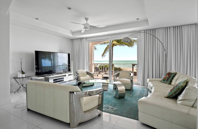 Exclusive Luxury Beachfront Villa - Private White Sand Beach, Upscale amenities.