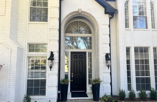 Exclusive Luxury Gated 3600 sqft 3 Bedroom Pet Friendly w Pool Golf Course Views