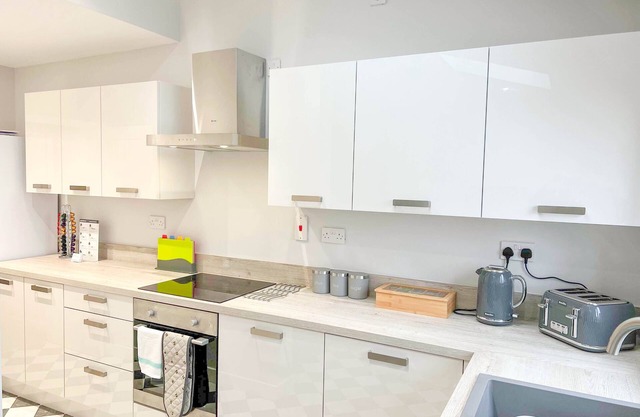 *Exclusive* Modern, Stylish 3-bed, sleeps 6 -Birmingham,Solihull,NEC,Airport,HS2