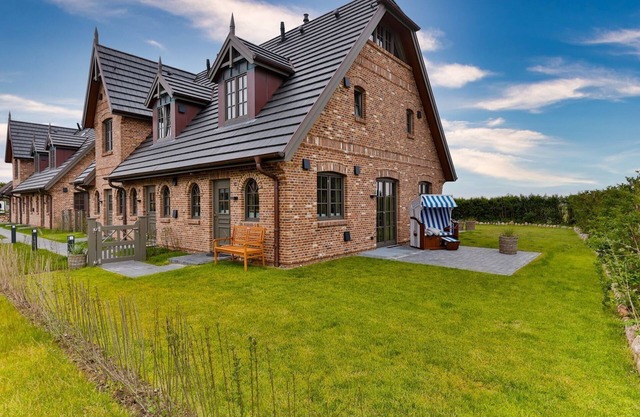 Exclusive new-build house with garden and wonderful salt marsh views. -