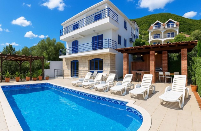Exclusive Seaside 7 bedrooms Villa with private pool