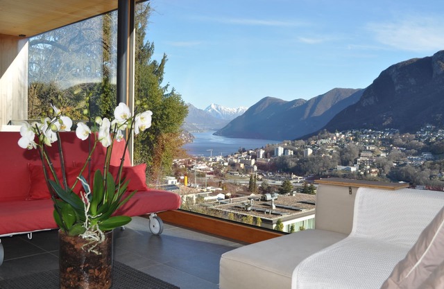 Exclusive, sunny living with lake view, new building apartment private access
