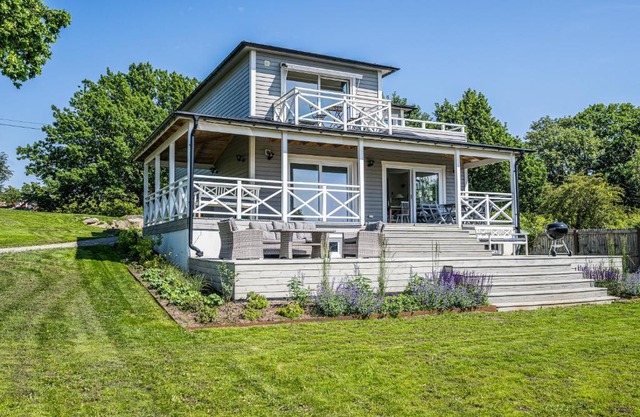 Exclusive tranquil villa by the sea, boat available