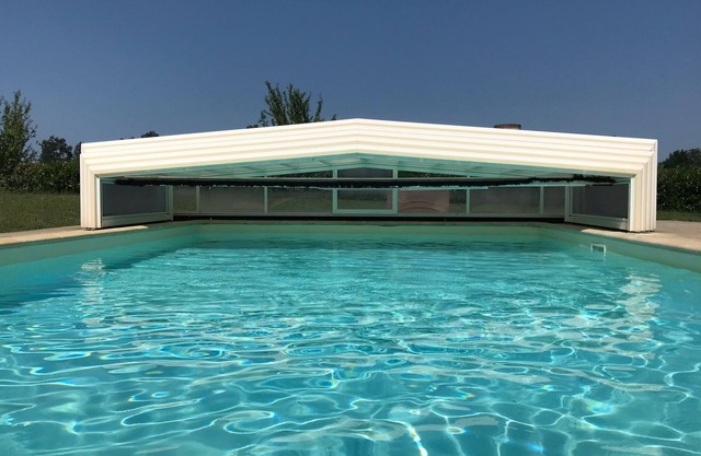 Exclusive use of Pool - 2 Bedrooms - en suite - sleeps up to 5