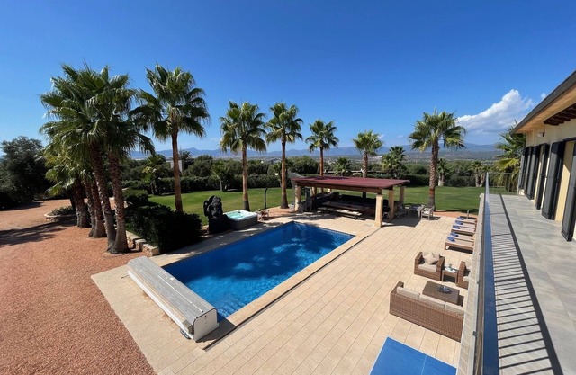 Exclusive villa with heated. Pool, whirlpool in an optimal location