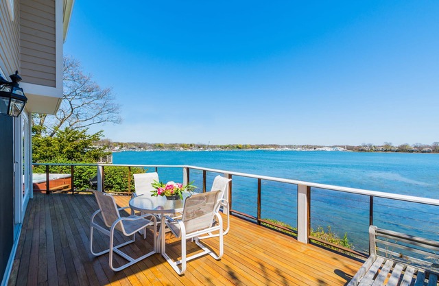 Exclusive Weekend Summer Sale here Waterfront Beach Home🏖️Hot Tub+Stunning Views
