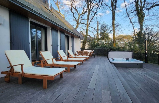 Exclusivité : Villa Avec Salle de Sport, Sauna, Jacuzzi & Parc Arboré