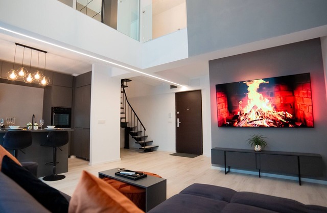 Executive 1BR Duplex, Sleeps Up to 4, Near Promenada Mall, 75” TV & Fast Wi-Fi