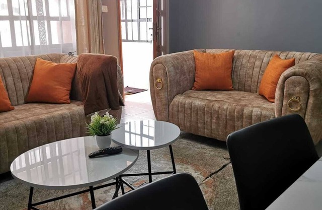 Executive 2 bedroom unit,near the Biggest Mall Rupa mall with 1 bedroom ensuite