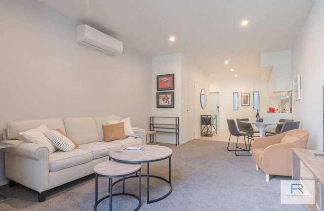 Executive city-fringe Townhouse