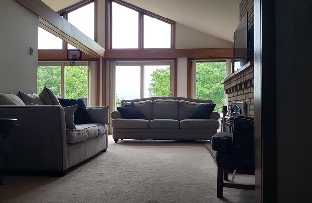 Executive Hideaway or Family Retreat - outdoor paradise + city amenities