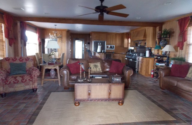 Executive Houseboat - Jean Lafitte Harbour