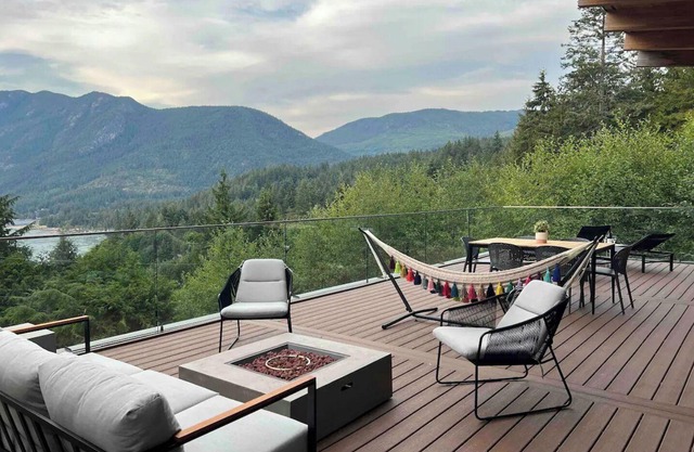 Executive Modern Sechelt View Home.n