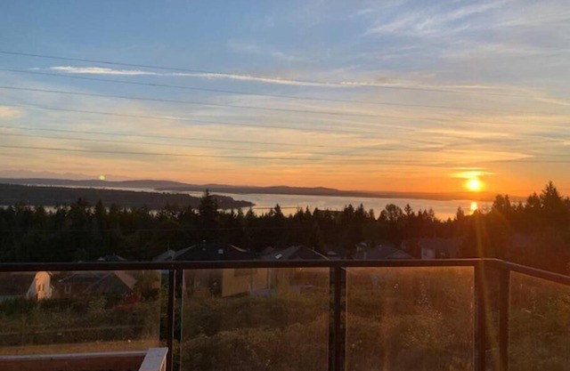 Executive Ocean View 2 bedrooms Sleeps 8 | Pet Friendly