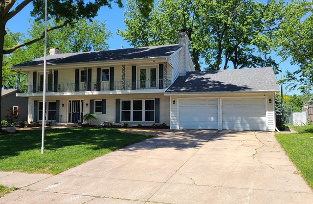 Executive Rental - 4 bed, 4 bath fully furnished home W/L2 EV Charging Station