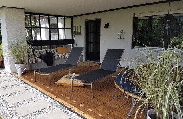 Exklusiver Souterrain - Zentral, Ruhig mit Großer Terrasse, Sauna und Bergblick