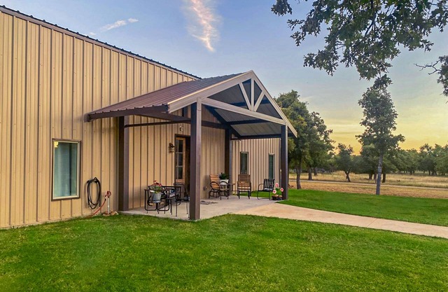 Expansive getaway near downtown with fast WiFi, Wii, grill & W/D
