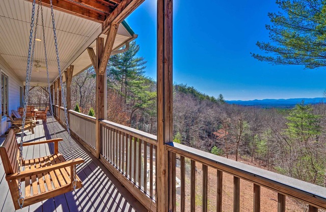 Expansive Murphy Retreat w/Mountain Views!