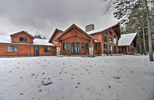 Expansive Ruth Lake Home w/Dock, Fire Pit & Beach
