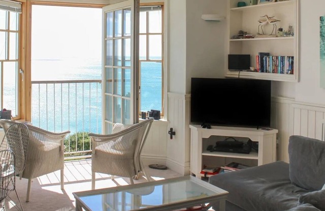 Expansive sea & lighthouse views. Luxury apartment on Devon clifftop NOW 15% OFF