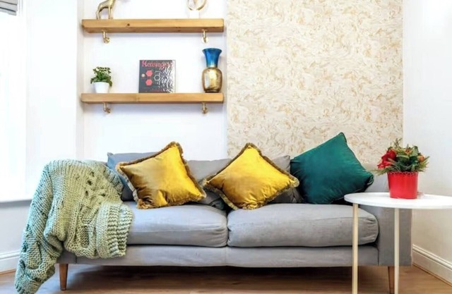 Experience Central London from this stylish, newly renovated 1-bed flat in Kensington & Chelsea.