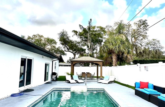 Experience Clearwater charm near Tampa Bay 9 minutes.