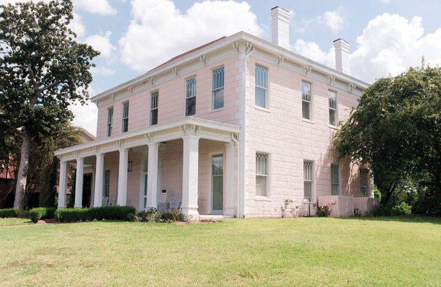 Experience History from the Luxury of a Southern Pre-Civil War Mansion