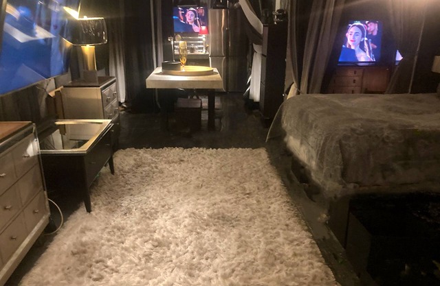 EXPERIENCE HOLLYWOOD IN THIS SWANK DESIGNERS DREAM IN THE HEART OF HOLLYWOOD