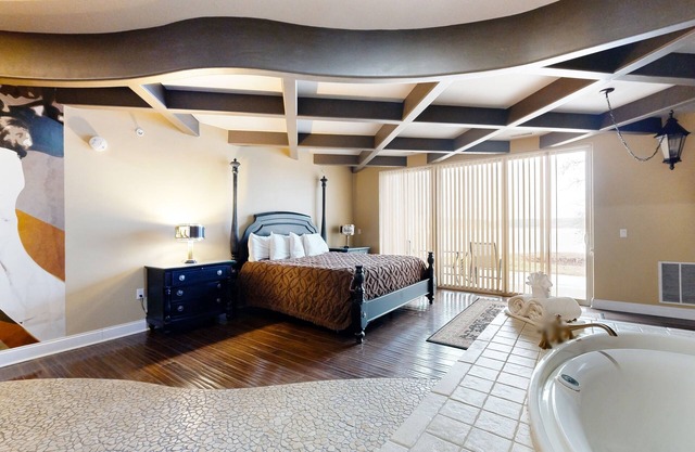 Experience laid-back lake living at this Delton Grand studio with pool access