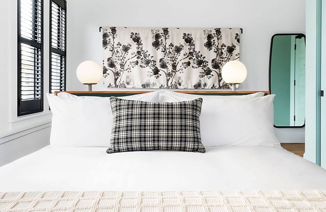 Experience Soothing Moments & Luxury! Pet-friendly, Near Lan Su Chinese Garden