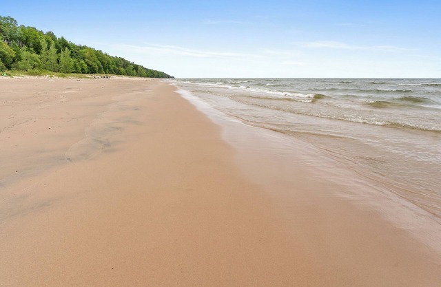 Experience the charm of Silver Lake at Parrothead Retreat
