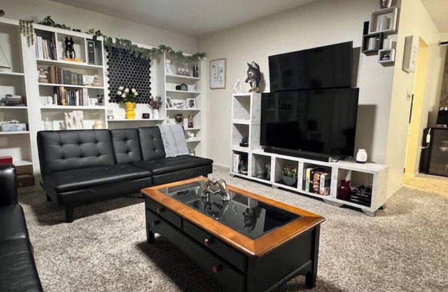 Experience The Perfect Blend of Comfort & Convenience In This Charming Cozy Home