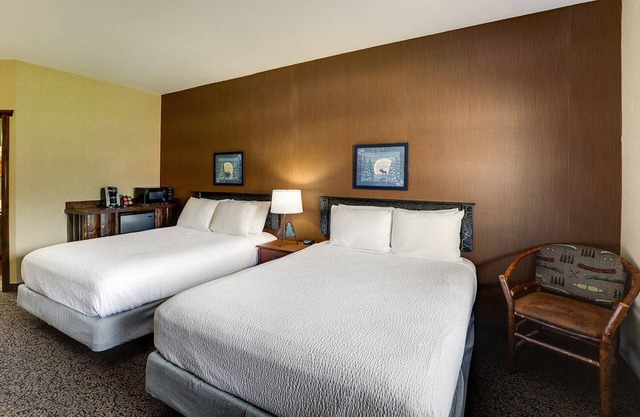 Experience the Rustic Elegance of Stoney Creek! Heated Pools | 2 Units
