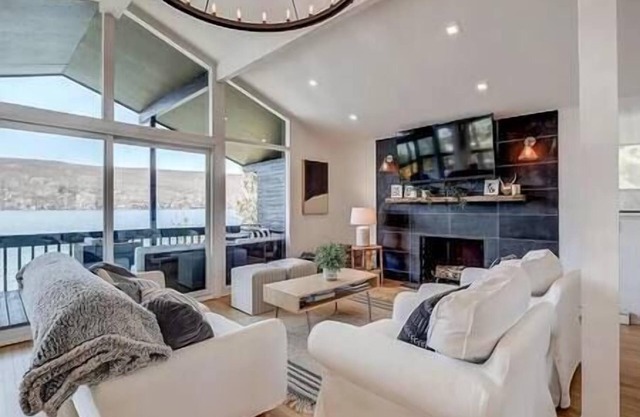 Explore a Luxurious Lakefront Dream Home
