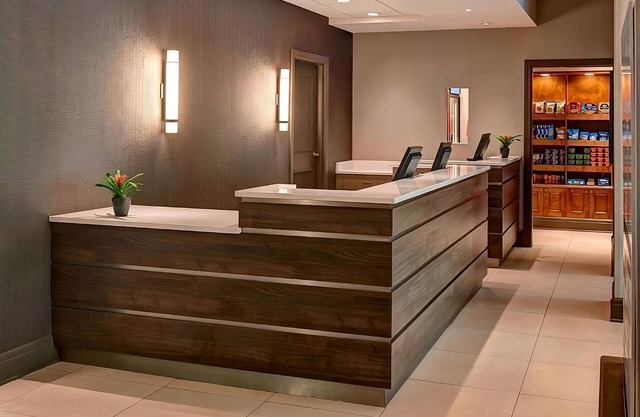 Explore Chicago! Free Breakfast, Fully-equipped Kitchen, Pet-friendly Property!