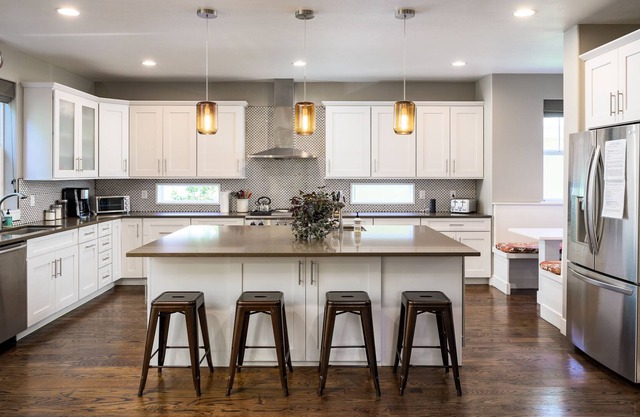 EXPLORE CO: Hip neighborhood in central location!