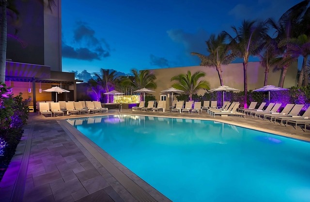Explore Las Olas Boulevard! Just steps away from Fort Lauderdale Beach! W/Pool!